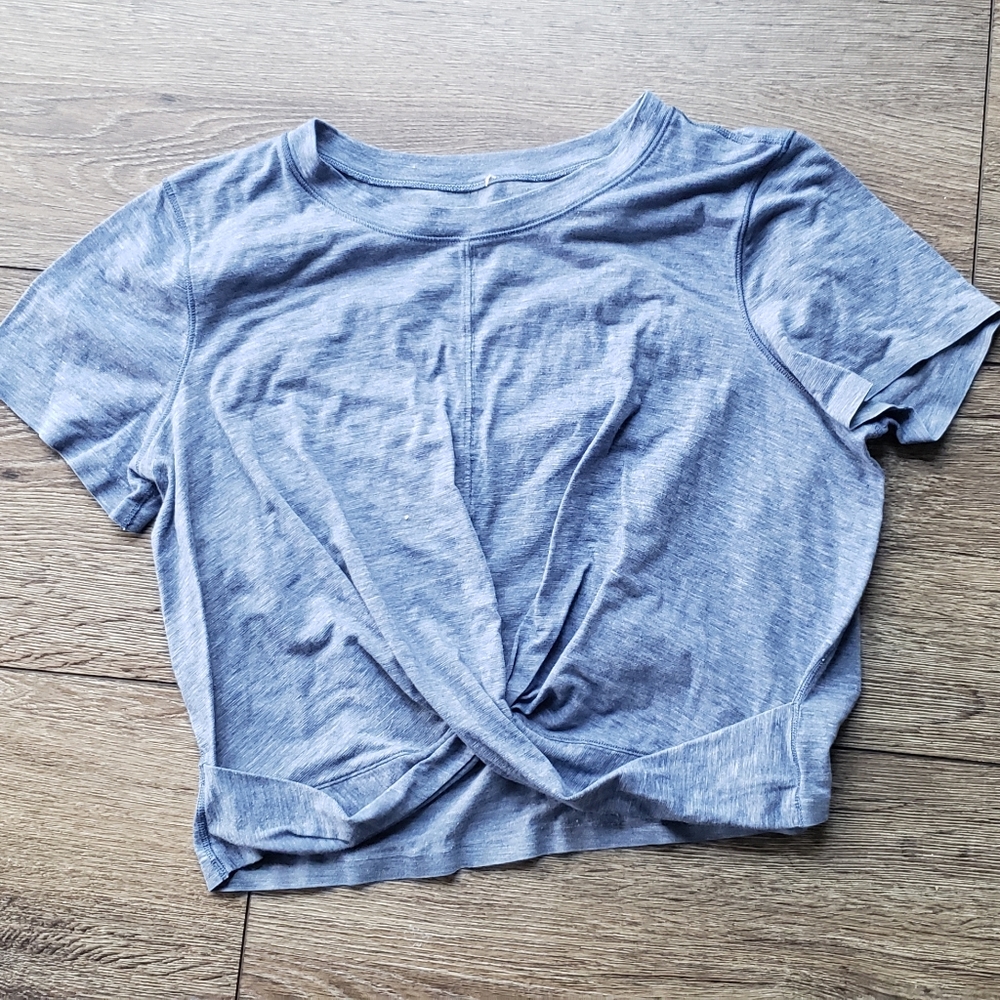 Lululemon size 4 cropped top